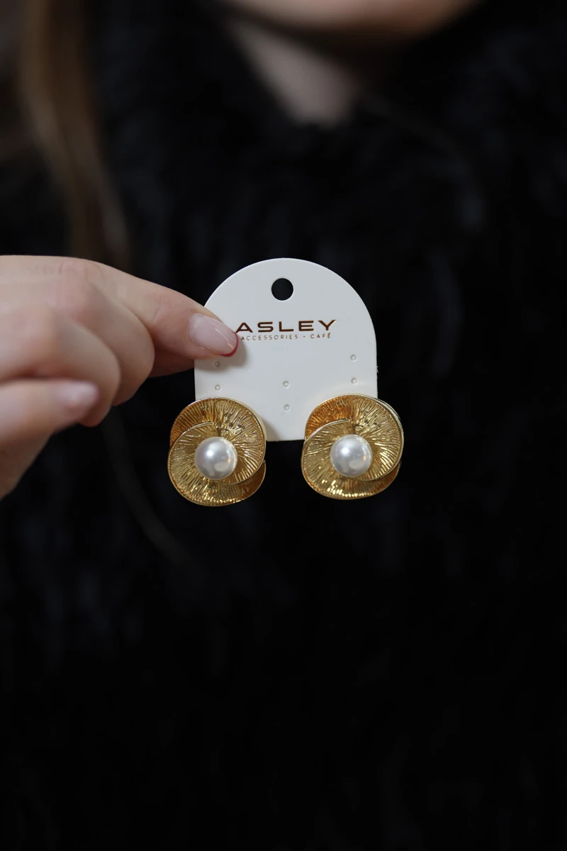 İnci Detaylı Çiçek Tasarım Gold Sabit Küpe