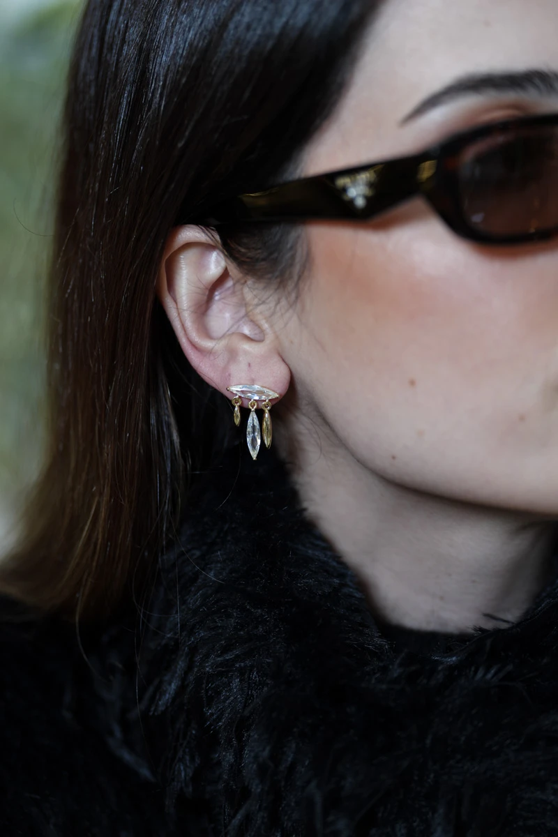 Taşlı ve Metal Damla Tasarım Sabit Küpe