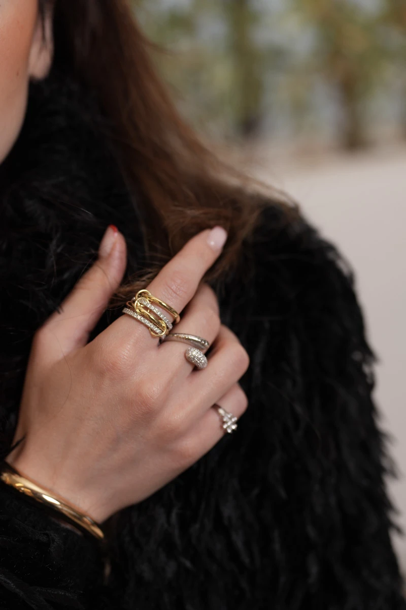 Taşlı Ve Metal Dörtlü Tasarım Yüzük 