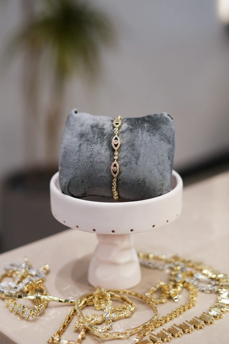 Ortası Taşlı Göz Detaylı Gold Bileklik