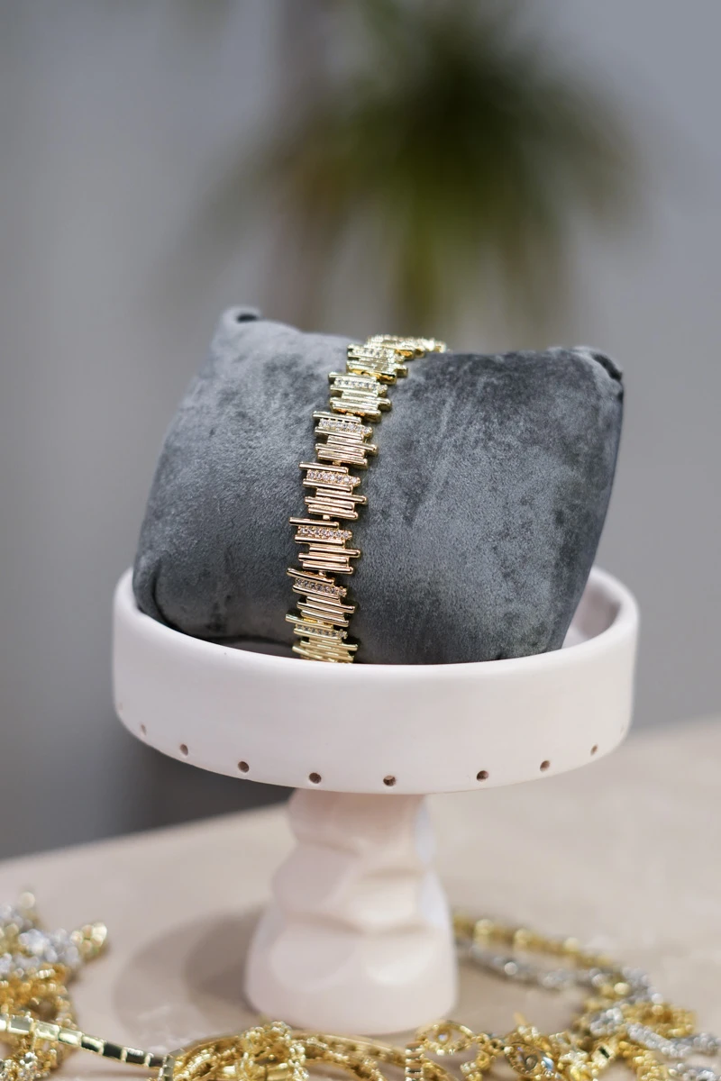 Taşlı ve Metal Şerit Tasarım Gold Bileklik