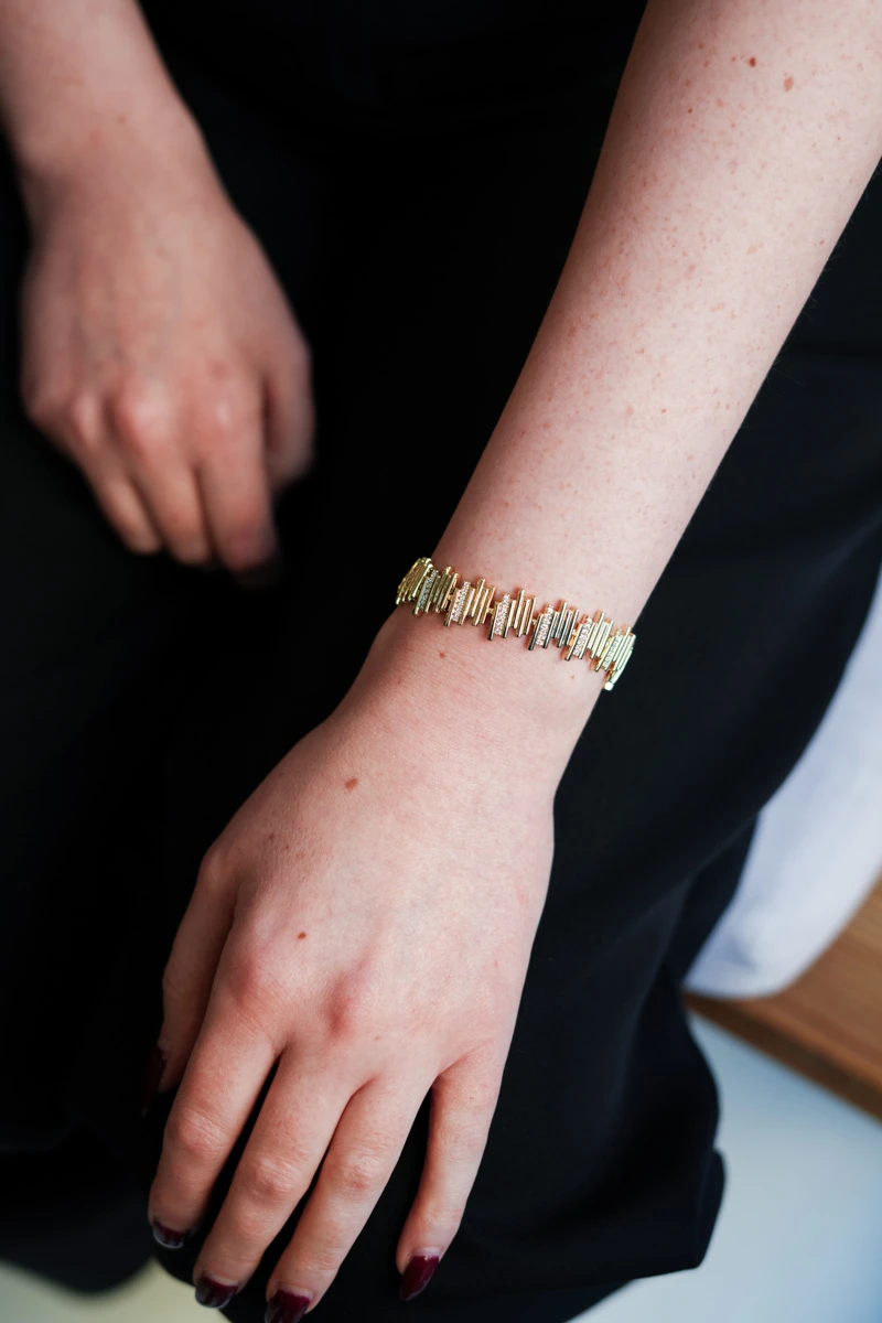 Taşlı ve Metal Şerit Tasarım Gold Bileklik