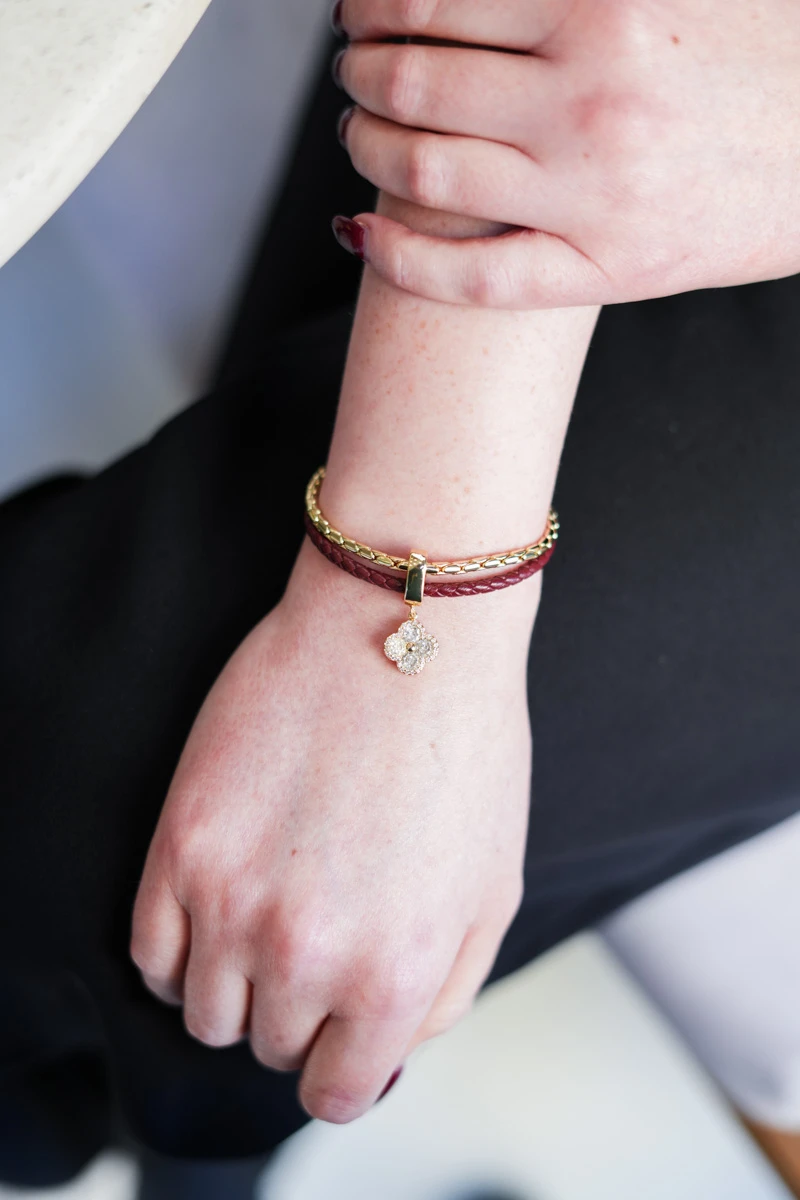 Taşlı Yonca Detaylı Deri Bileklik