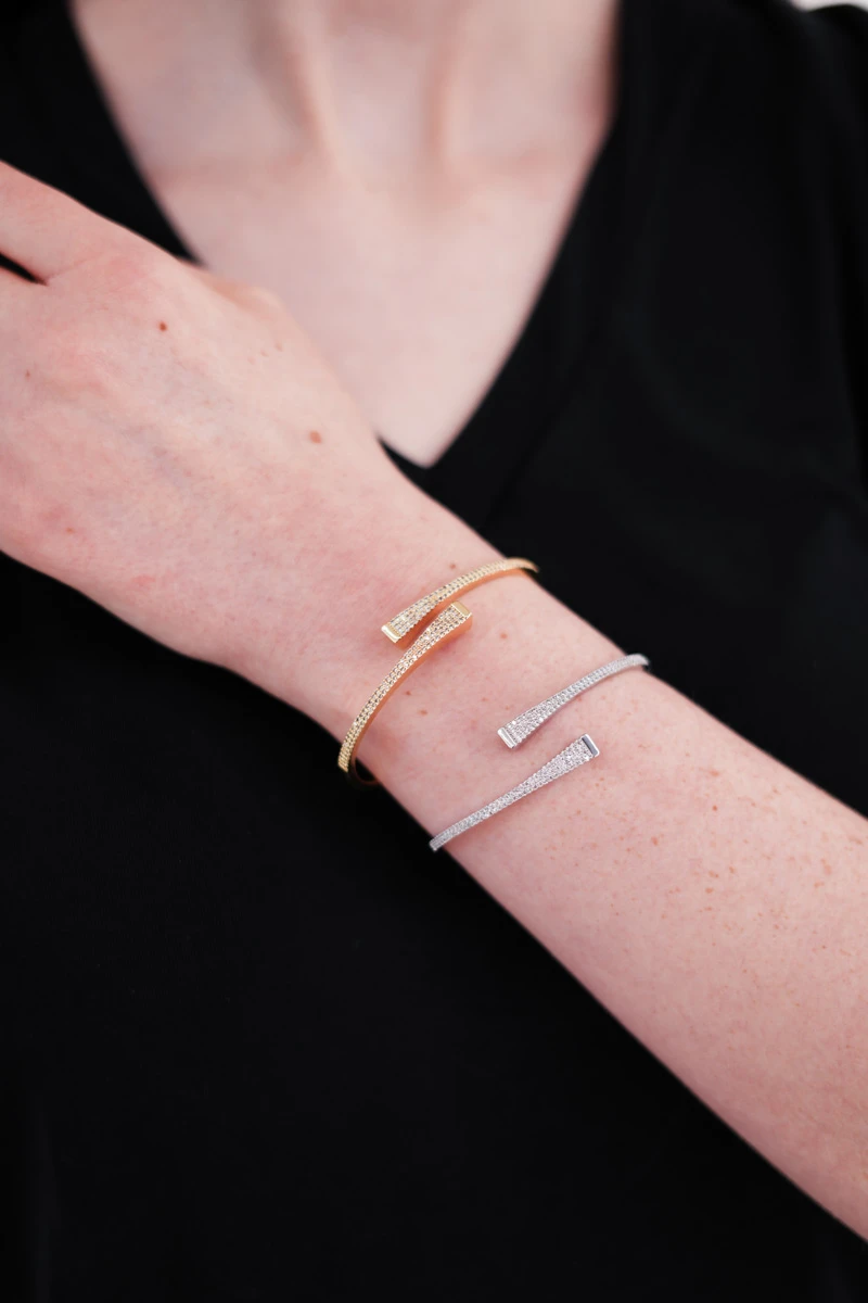 Kare Taş Detaylı Çapraz Kelepçe