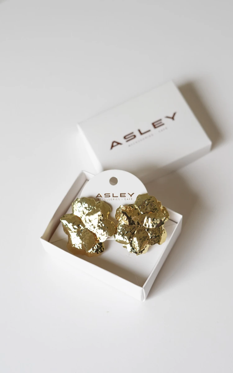 Dokulu Çiçek Tasarım Sabit Küpe