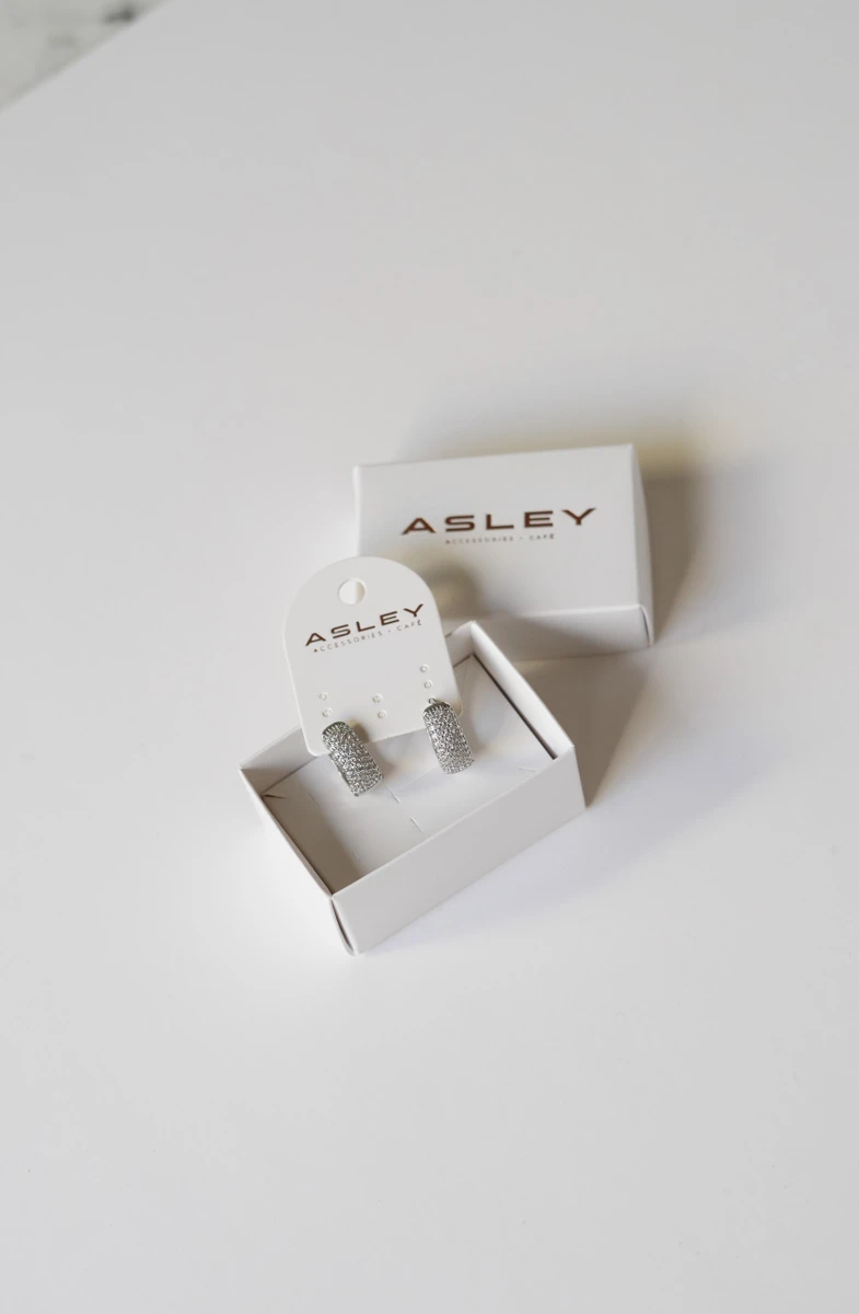 Ön Yüzü Taşlı Orta Boy Halka Küpe