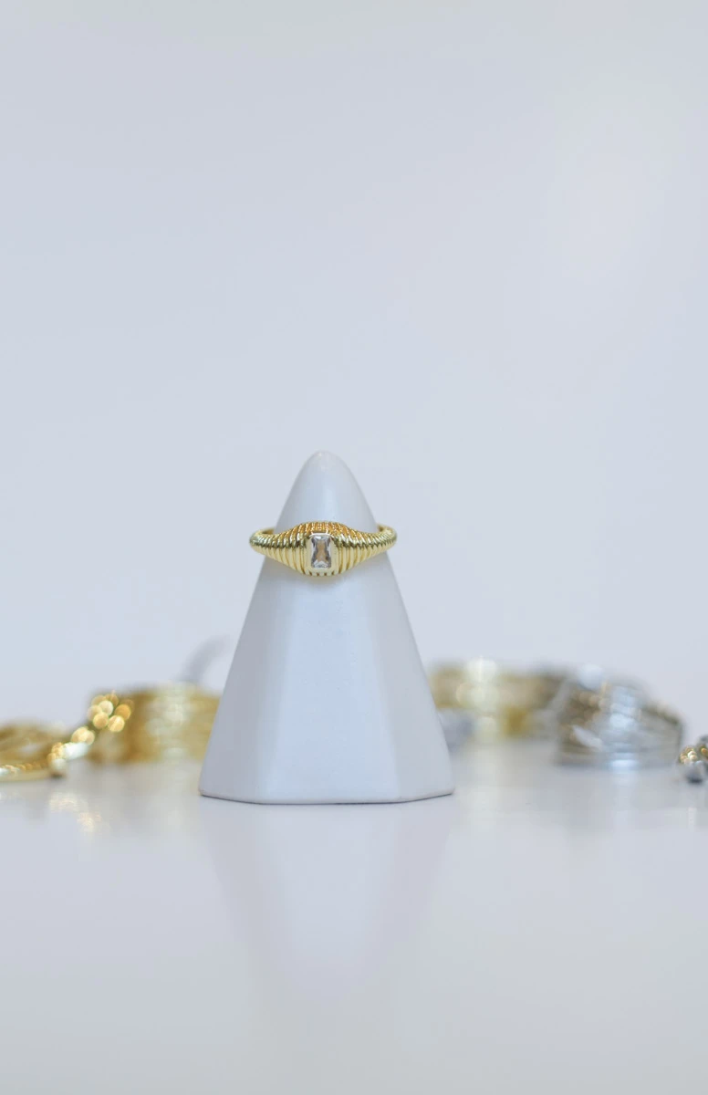 Ortası Taşlı Çizgi Tasarım Ayarlanabilir Yüzük