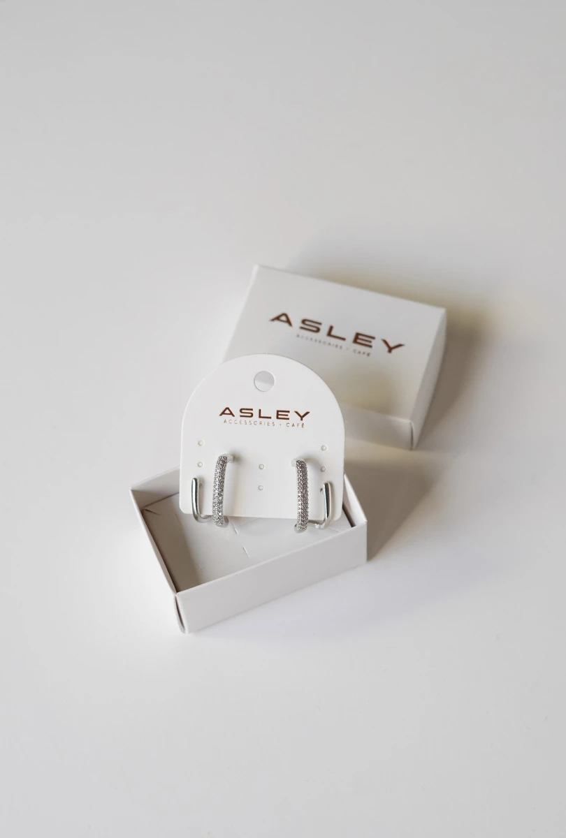 Taşlı Ve Metal Oval Halka Tasarım İkili Görünüm Sabit Küpe