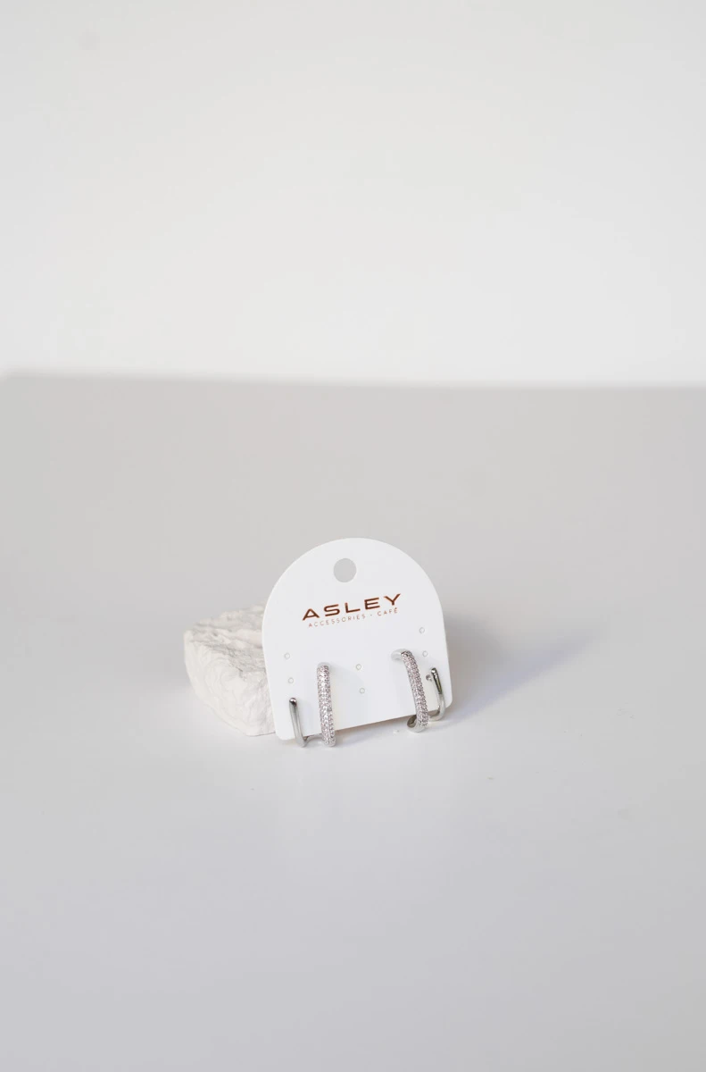 Taşlı Ve Metal Oval Halka Tasarım İkili Görünüm Sabit Küpe