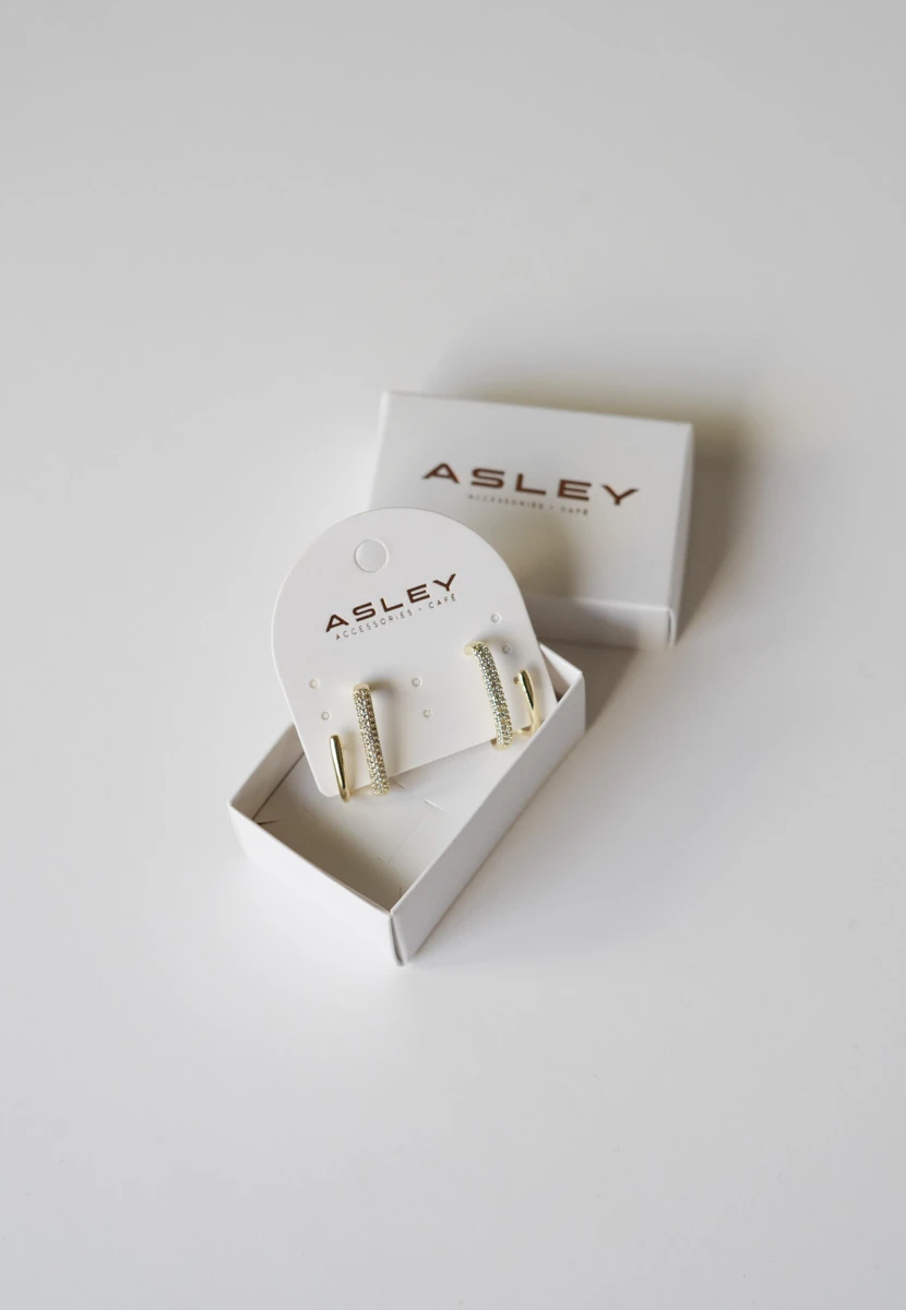 Taşlı Ve Metal Oval Halka Tasarım İkili Görünüm Sabit Küpe