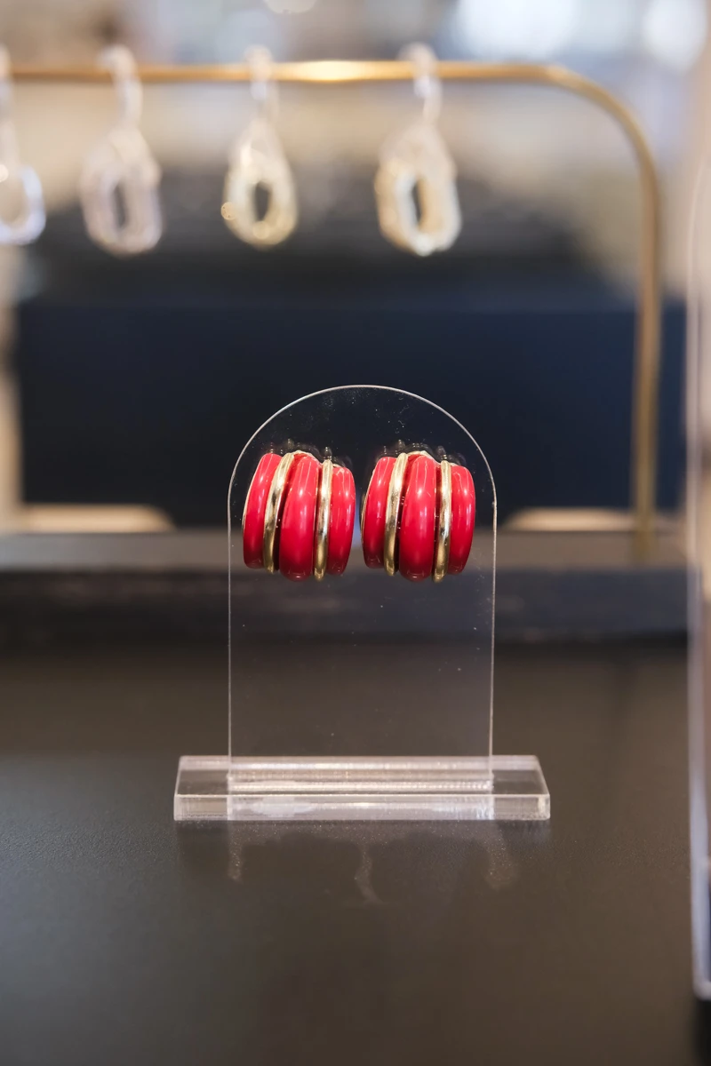 Kırmızı Mineli Midye Tasarım Gold Küpe