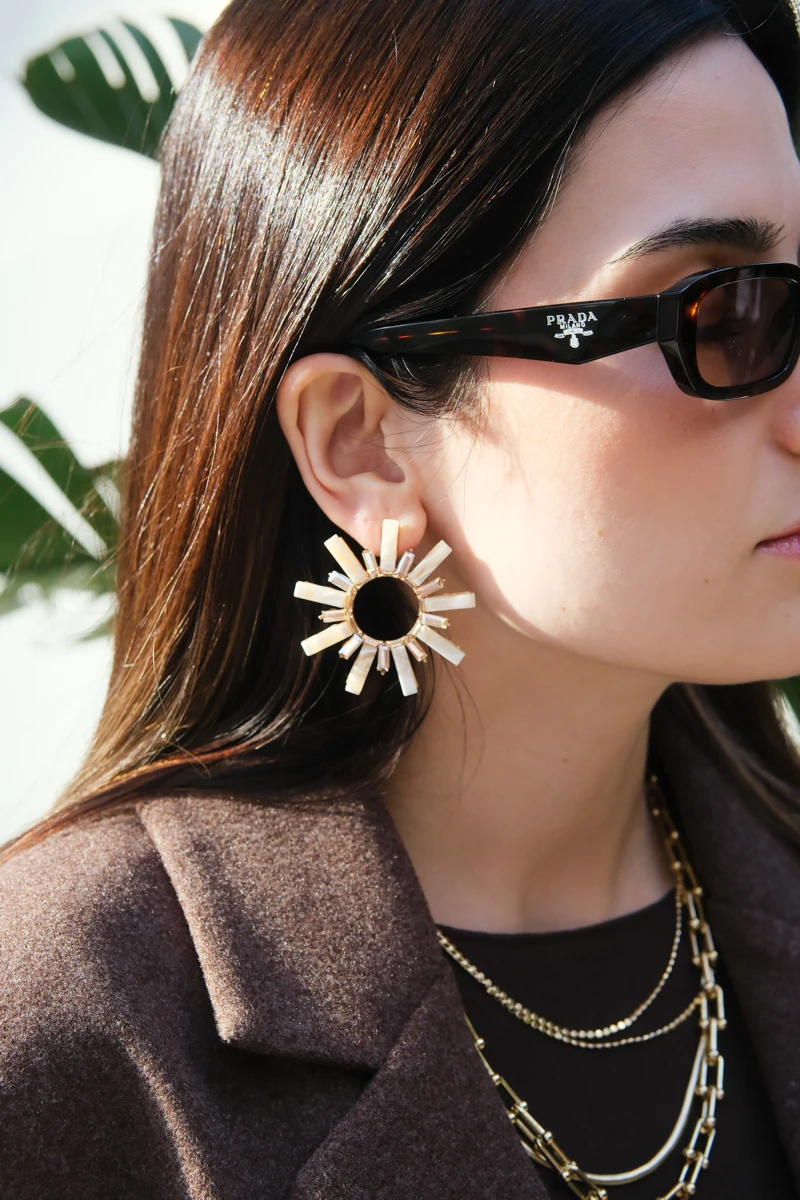 Krem Taşlı Güneş Tasarım Gold Küpe