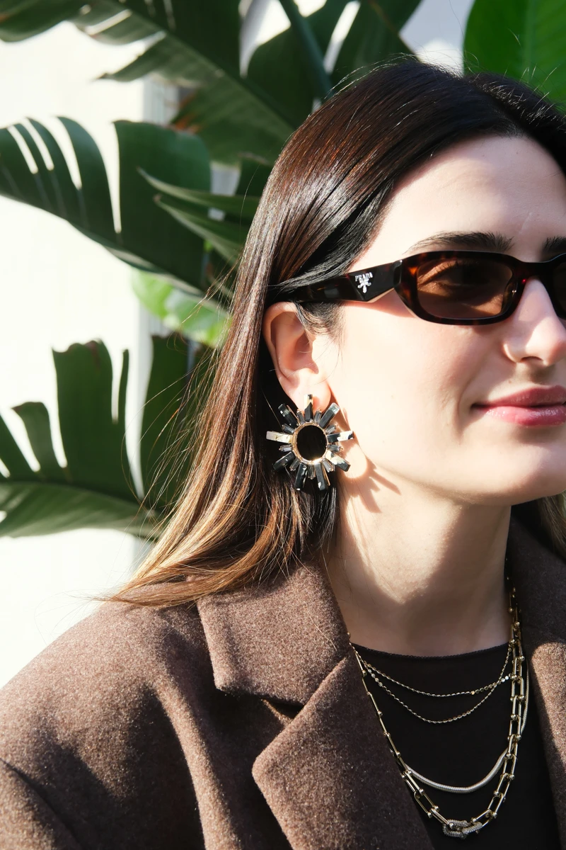 Siyah Taşlı Güneş Tasarım Gold Küpe