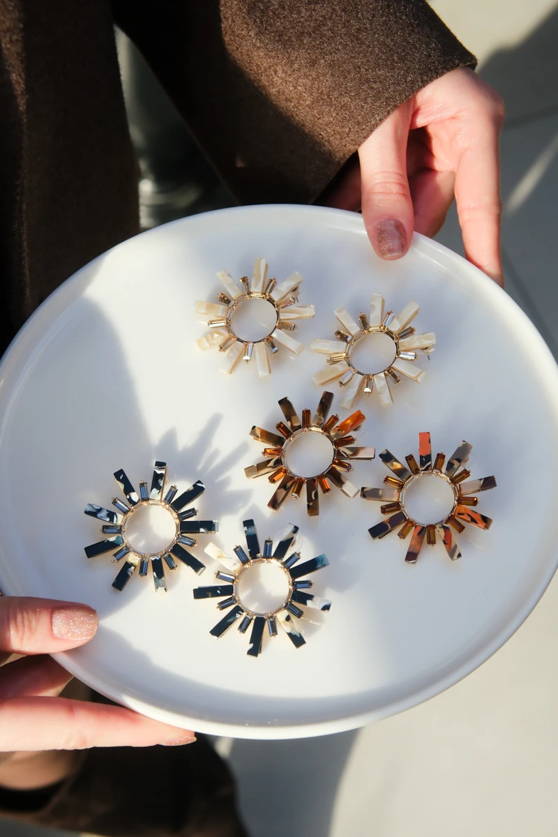 Turuncu Taşlı Güneş Tasarım Gold Küpe