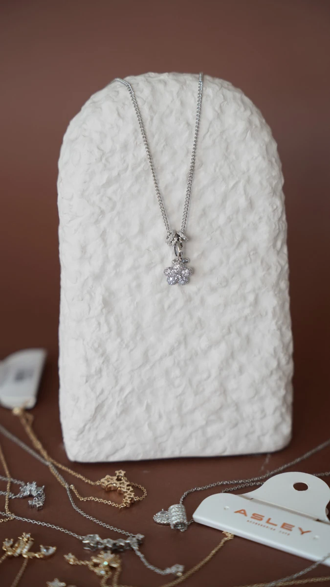 Bombeli Papatya Tasarım Kolye