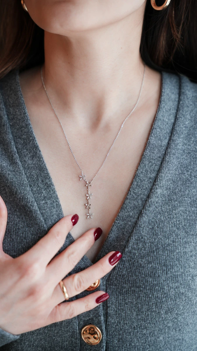 Taşlı Ve Metal Papatya Tasarım Kolye