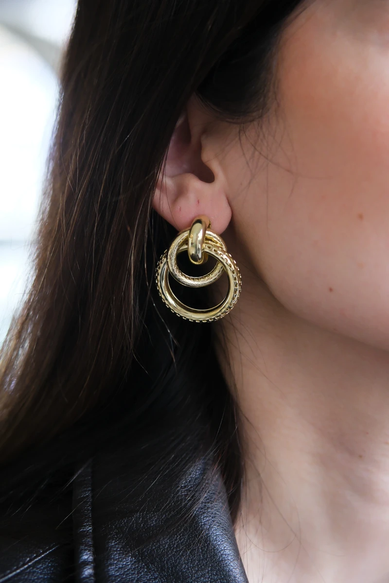 Çukurlu Düğüm Tasarım Gold Sabit Küpe