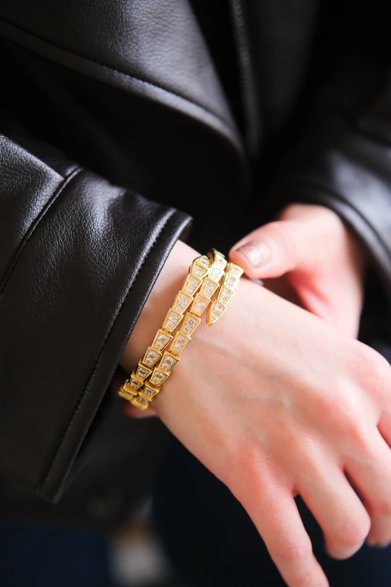 Dokulu Yılan Tasarım Sarmal Gold Kelepçe