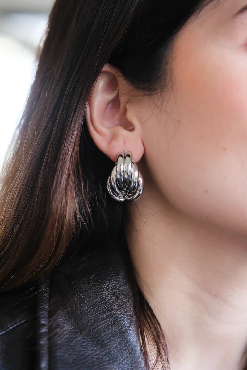 Katmanlı Dalga Tasarım Gümüş Sabit Küpe