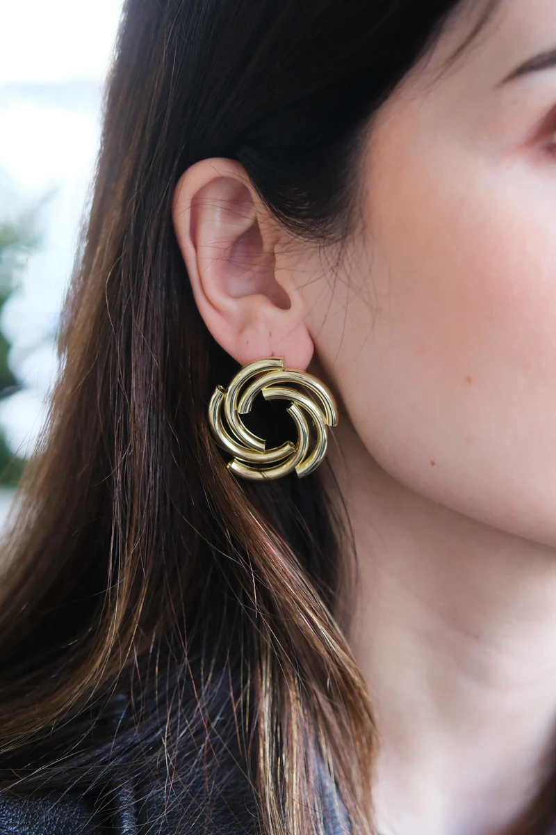 Metal Girdap Tasarım Gold Sabit Küpe