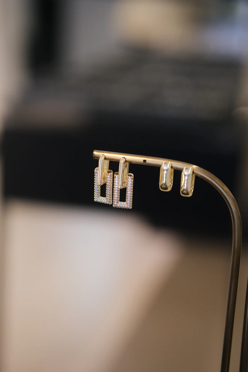 Taşlı Dikdörtgen Halka Sallantılı Gold Küpe