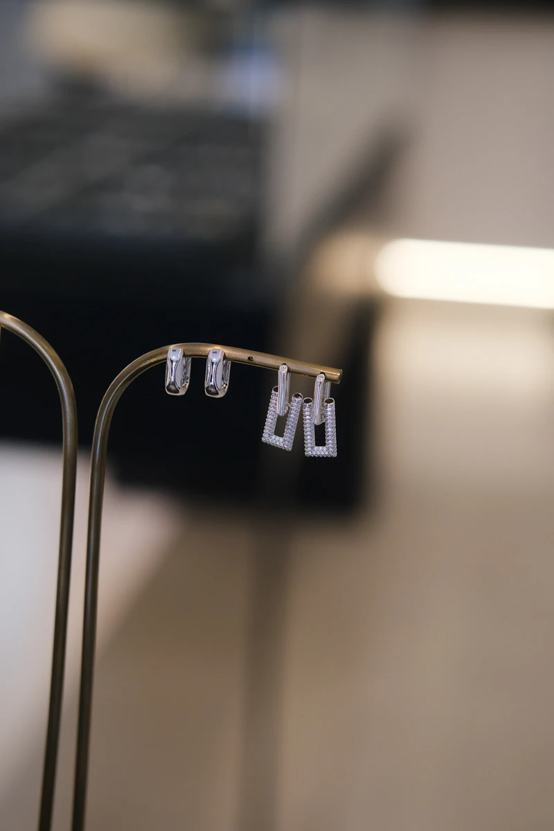 Taşlı Dikdörtgen Halka Sallantılı Gümüş Küpe