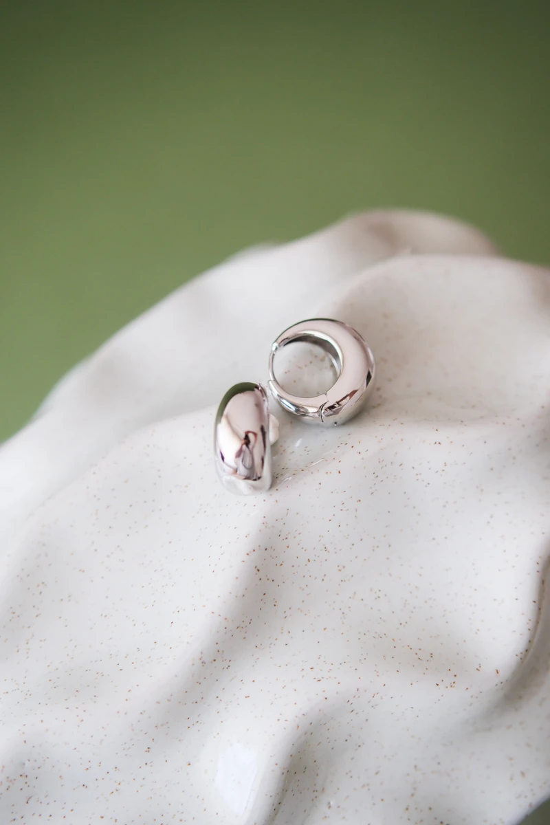 Alt Kısmı Bombeli Tasarım Gümüş Halka Küpe