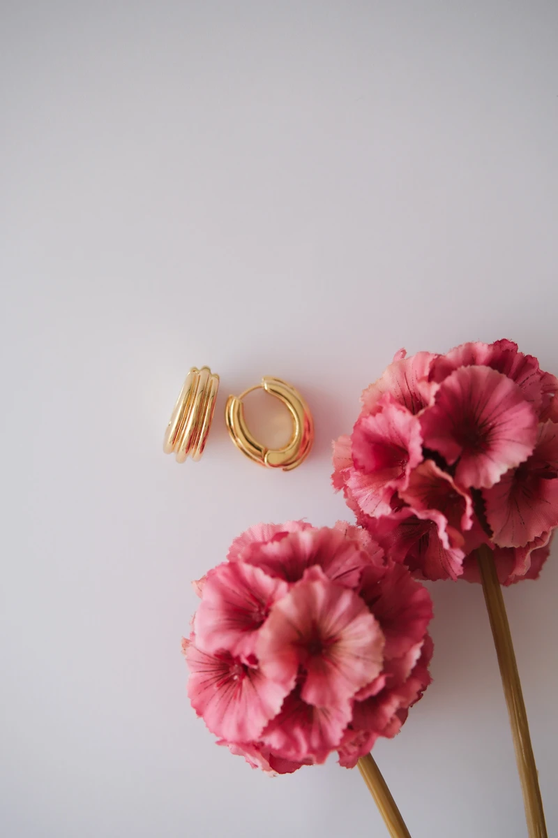 Çizgili Görünüm Gold Oval Halka Küpe