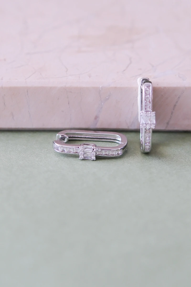 İnce Baget Taş Sıralı Gümüş Oval Halka Küpe