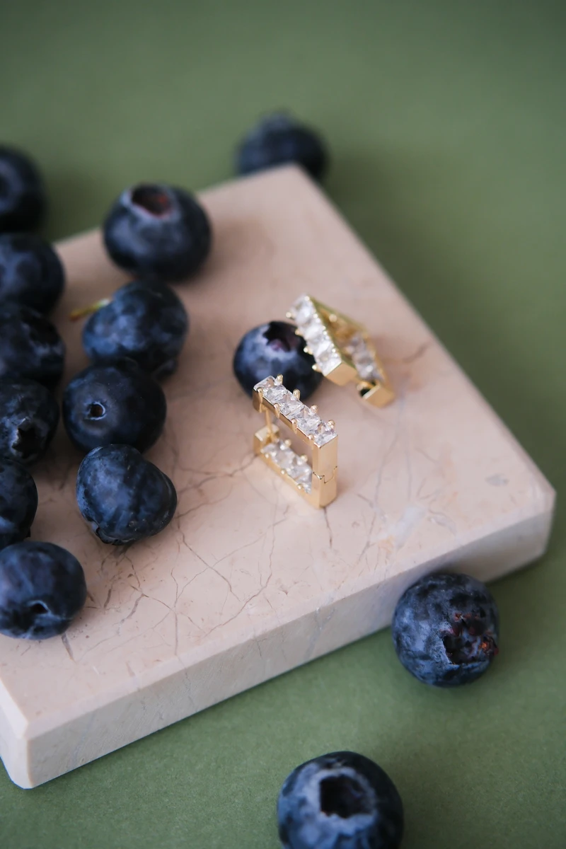 Kare Taş Sıralı Gold Kare Küpe