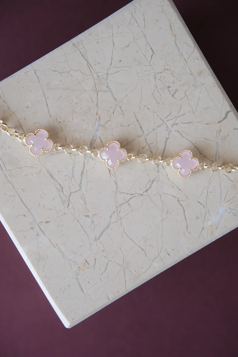 Pembe Taşlı Üçlü Yonca Sıralı Gold Bileklik