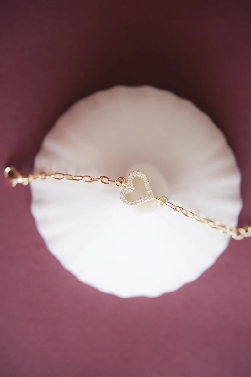 Taşlı İçi Boş Kalp Tasarım Gold Bileklik