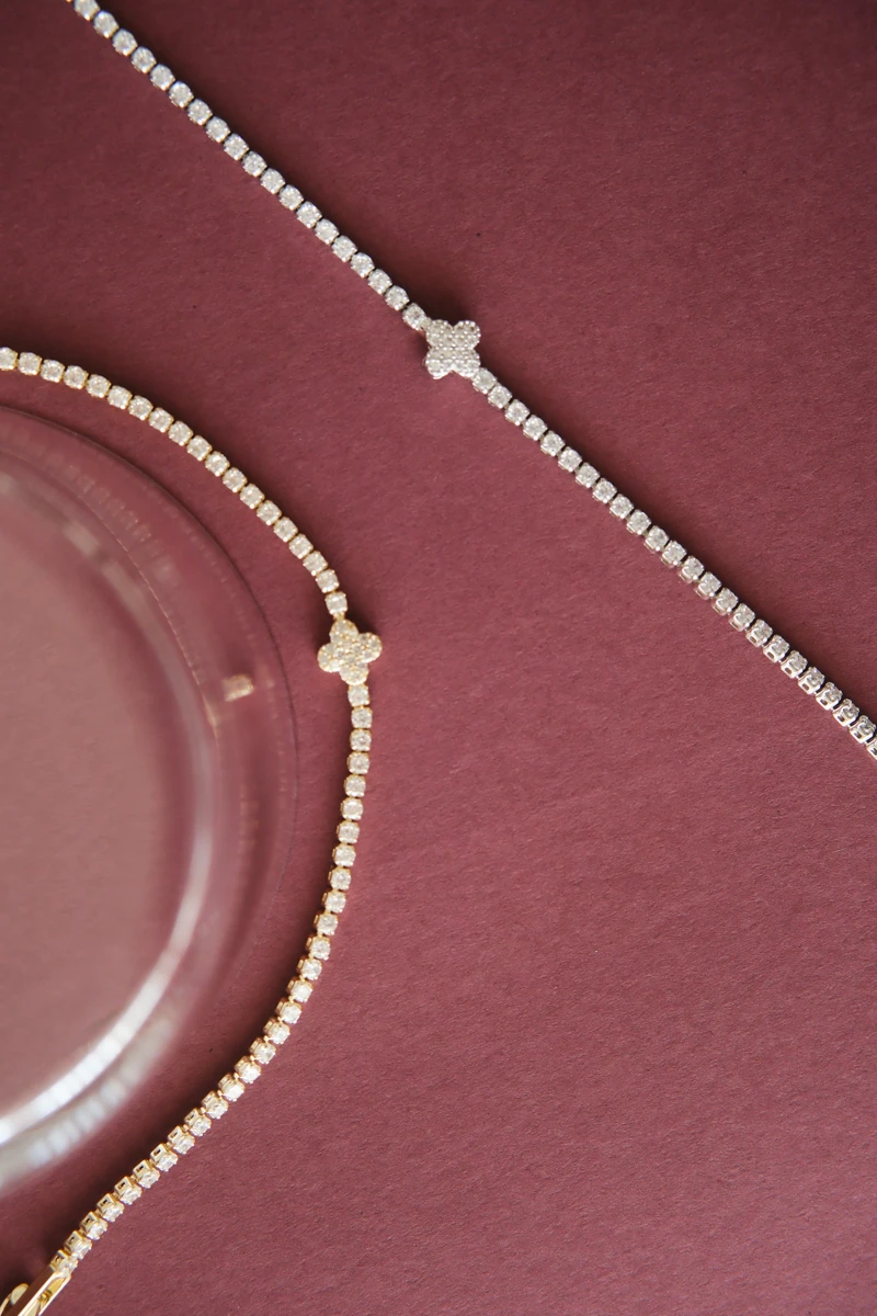 Taşlı Yonca Detaylı Gold Su Yolu Bileklik