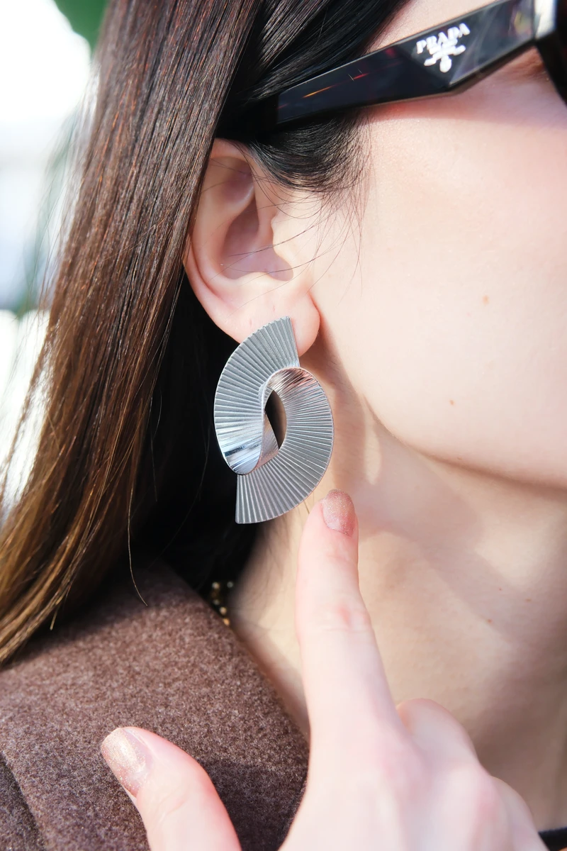 Çizgili Yelpaze Tasarım Gümüş Küpe