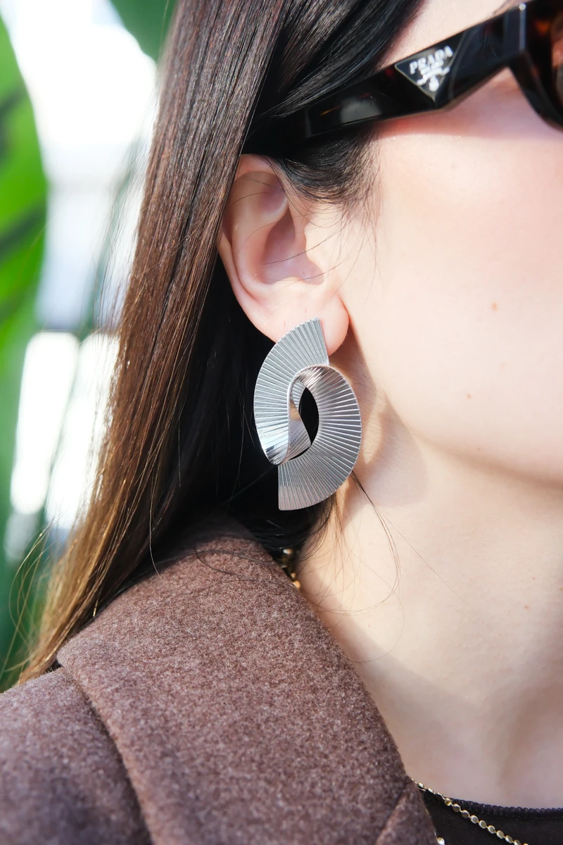 Çizgili Yelpaze Tasarım Gümüş Küpe