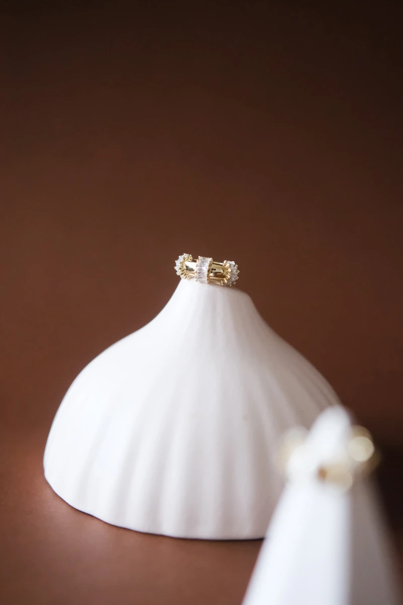 İnce Baget Taş Detaylı Minimal Gold Halka Küpe