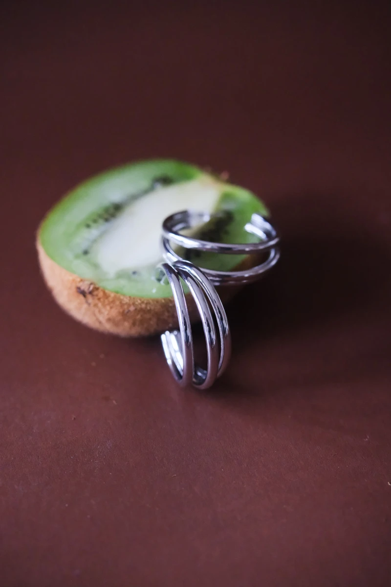 İnce Metal Kafes Tasarım Büyük Gümüş Küpe