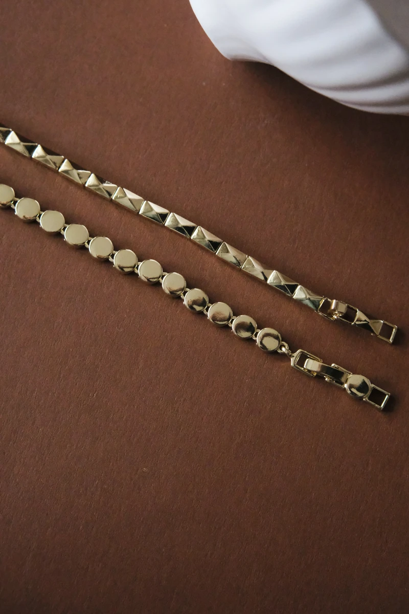 Yuvarlak Plaka Sıralı Tasarım Gold Bileklik