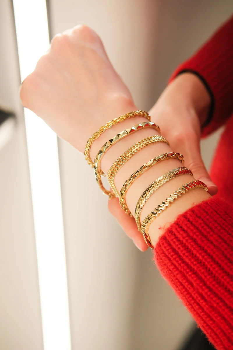 Asimetrik Sıralı Dikdörtgen Plaka Tasarım Gold Bileklik