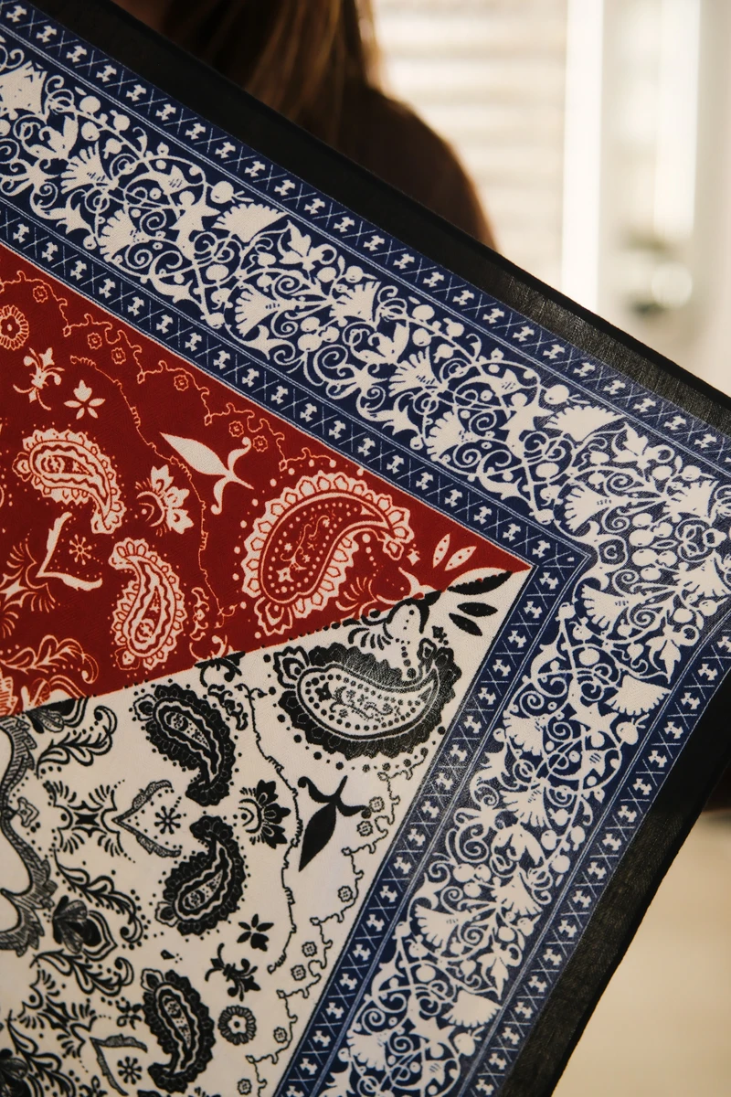 Etnik Desenli Kare Kaşmir Fular (70*70)