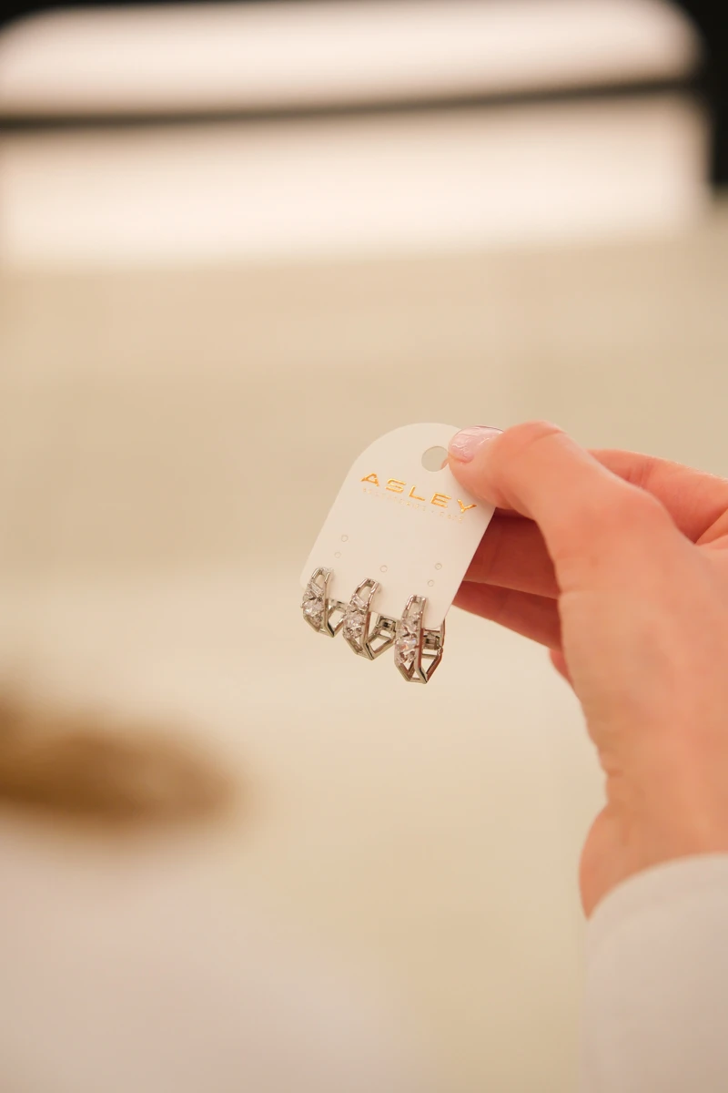 Baget Taş Detaylı Beşgen Tasarım Üçlü Gümüş Küpe Seti