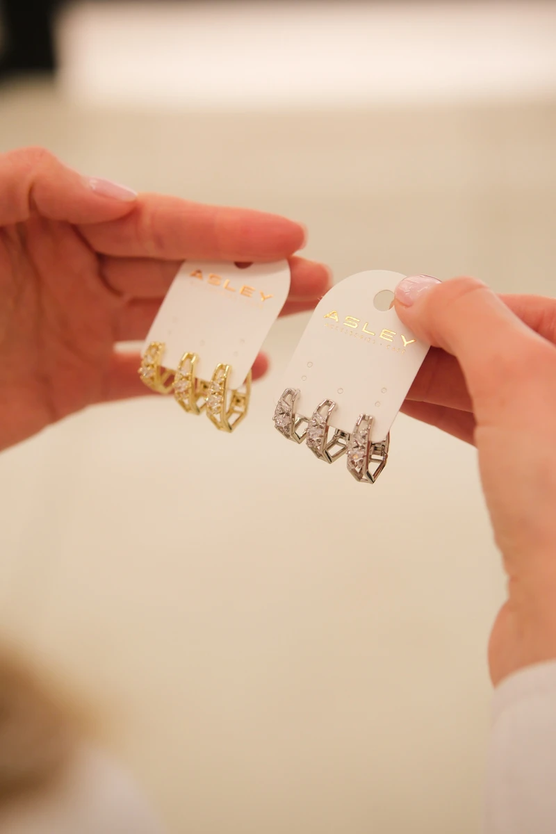 Baget Taş Detaylı Beşgen Tasarım Üçlü Gümüş Küpe Seti