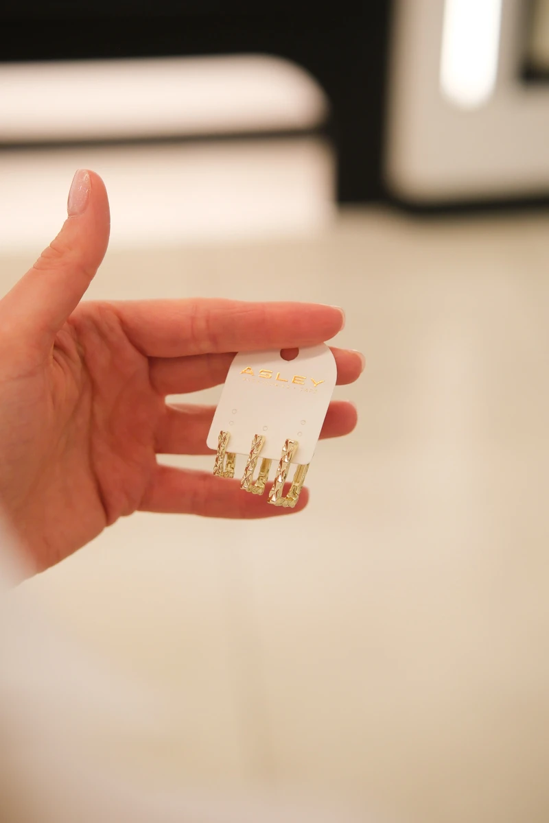 Desenli Dikdörtgen Halka Tasarım Üçlü Gold Küpe Seti