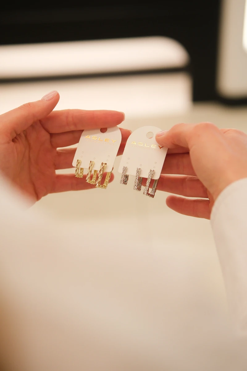 Desenli Dikdörtgen Halka Tasarım Üçlü Gümüş Küpe Seti