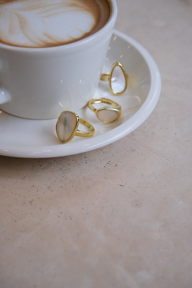 Sedefli Oval Plaka Tasarım Gold Yüzük 