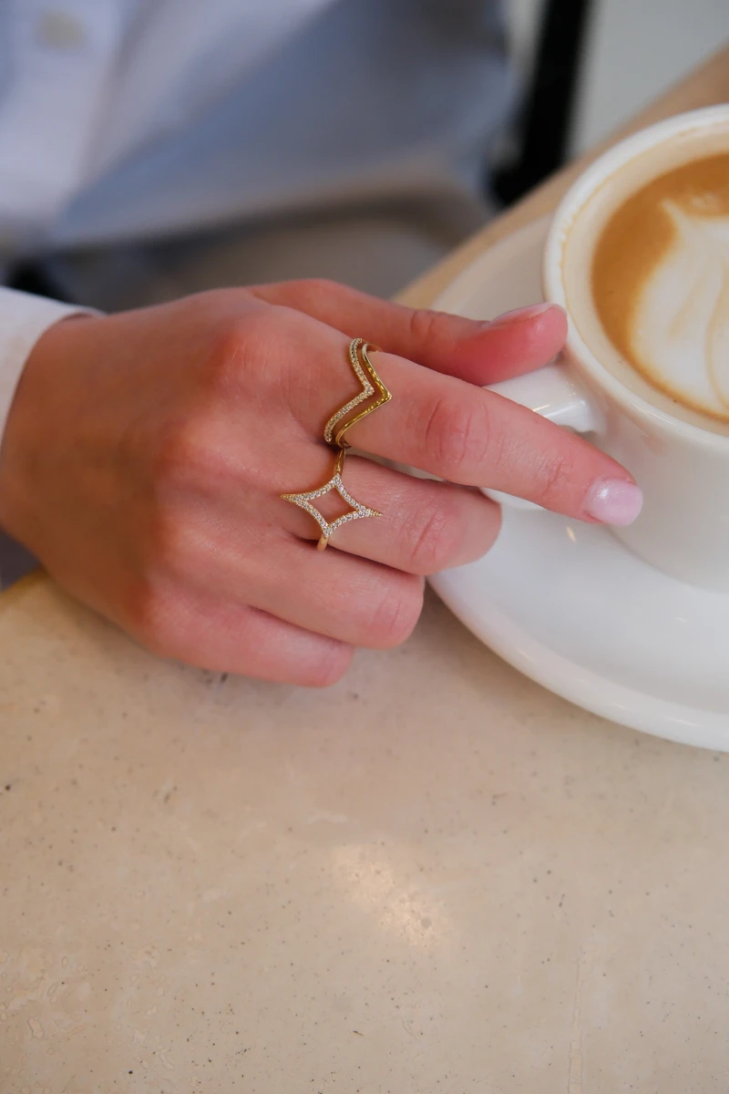 Taşlı Kuzey Yıldızı Tasarım Gold Yüzük 